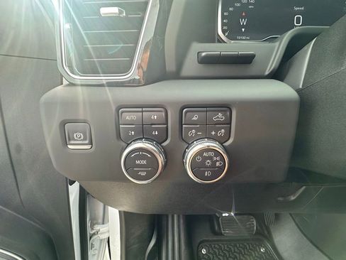 Used 2025 GMC Sierra 2500 Denali Ultimate image 3