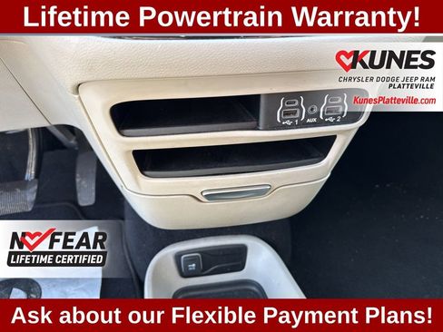 Used 2023 Chrysler Pacifica Touring-L FWD image 27