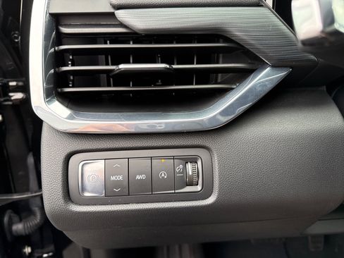 Used 2025 GMC Acadia Elevation image 22