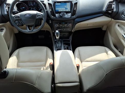 Used 2019 Ford Escape Titanium image 10