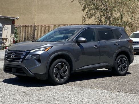 Certified 2024 Nissan Rogue SV FWD image 2