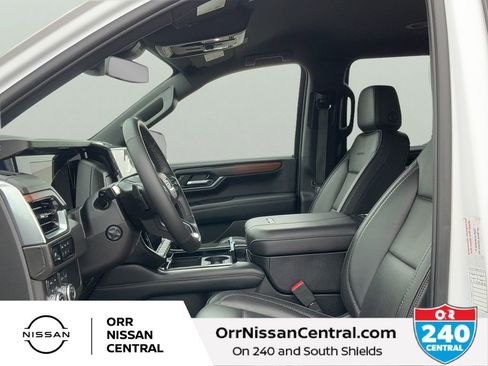 Used 2025 GMC Yukon XL Denali AWD/4WD image 18