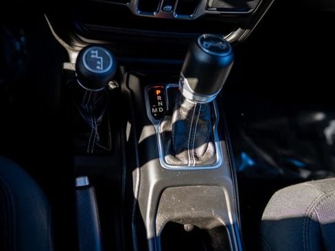 Used 2020 Jeep Wrangler Unlimited Sahara image 33