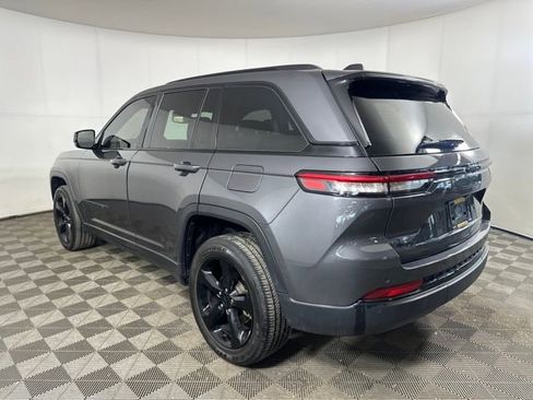 Used 2024 Jeep Grand Cherokee Altitude image 5