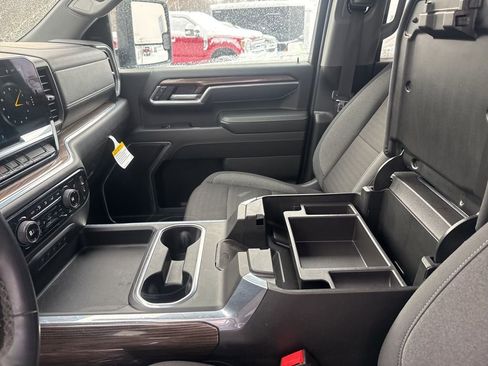 Used 2025 Chevrolet Silverado 3500 LT image 17