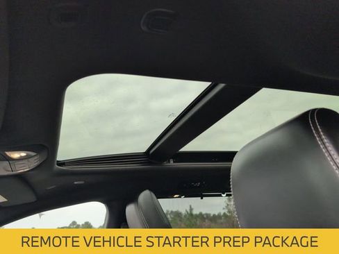 Used 2025 Chrysler Pacifica Limited image 17