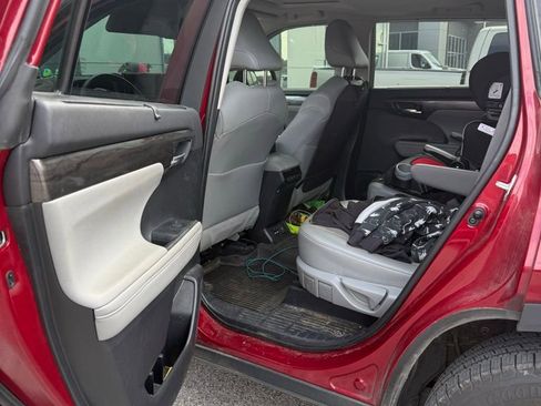 Used 2021 Toyota Highlander Limited image 35
