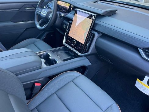 New 2026 GMC Acadia AT4 w/ Luxury Package AWD/4WD image 14