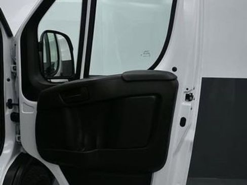 Used 2025 RAM ProMaster 2500 w/ Convenience Group FWD image 9