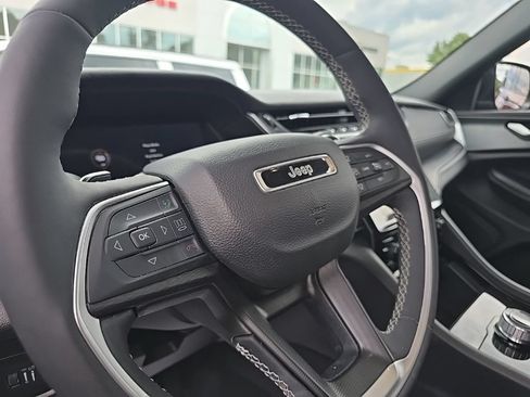 Used 2023 Jeep Grand Cherokee Altitude AWD/4WD image 21