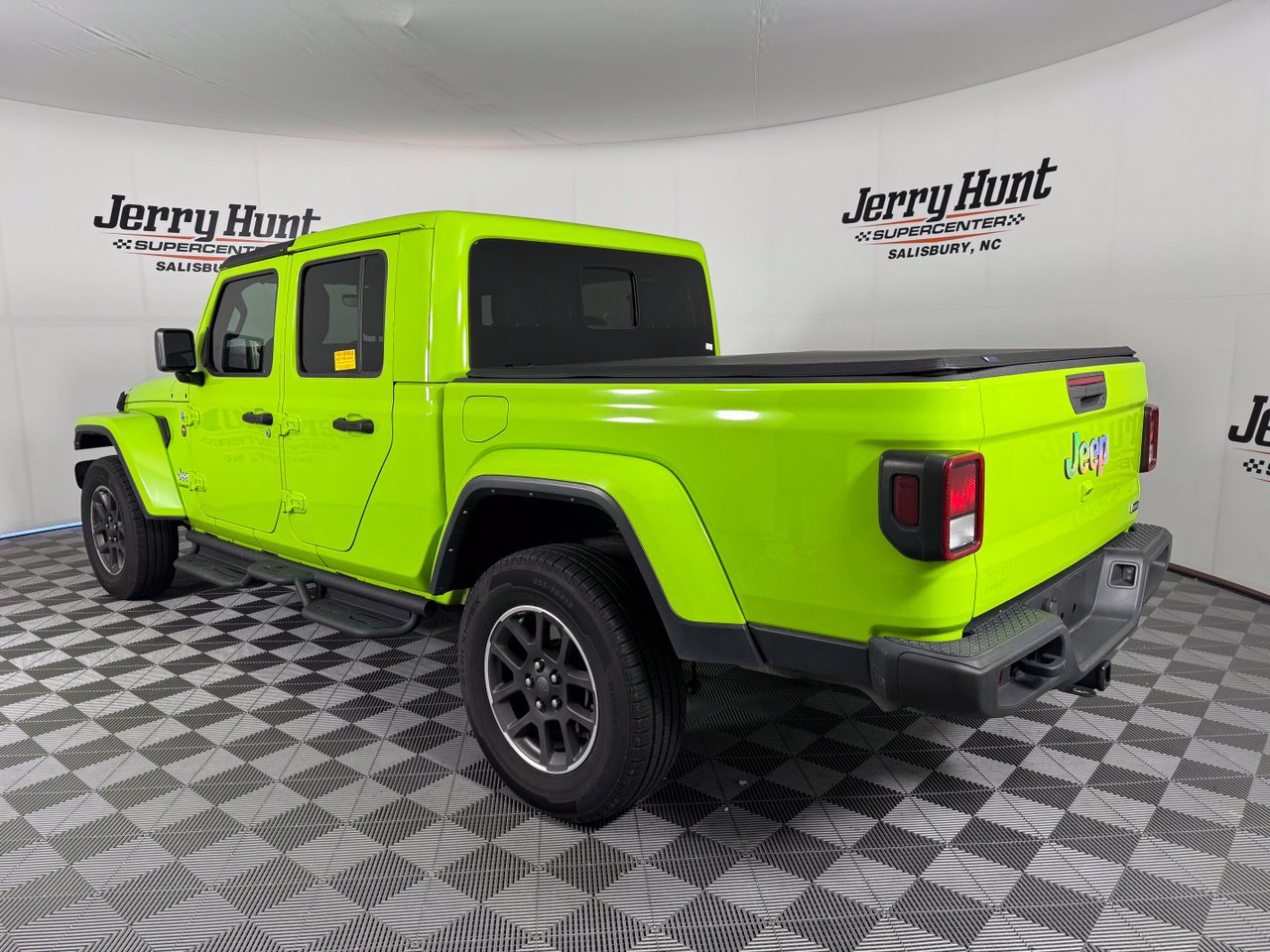 Used 2021 Jeep Gladiator Overland w/ Popular Equipment Package AWD/4WD image 9