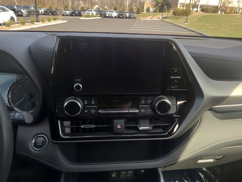 Used 2023 Toyota Highlander L image 20