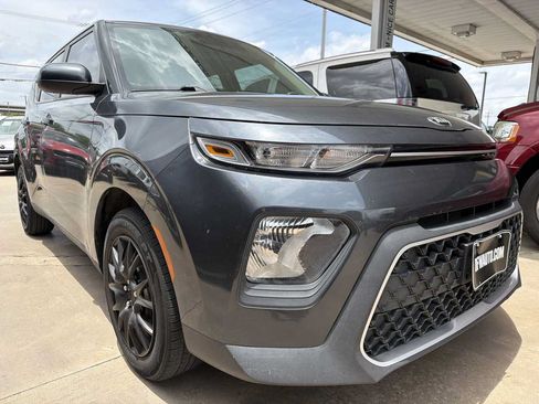 Used 2020 Kia Soul LX FWD image 2