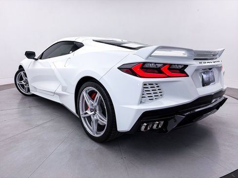 Used 2021 Chevrolet Corvette Stingray Premium Cpe w/ Z51 Performance Package RWD image 3