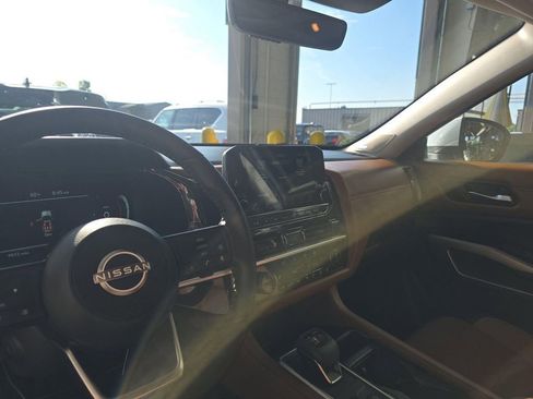 Used 2025 Nissan Pathfinder Platinum image 14