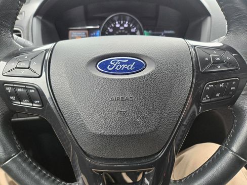Used 2019 Ford Explorer XLT w/ Equipment Group 202A AWD/4WD image 9