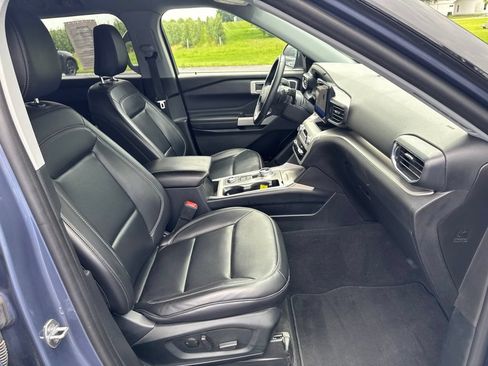 Used 2021 Ford Explorer XLT w/ Equipment Group 202A AWD/4WD image 12