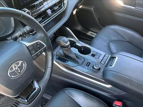 Used 2022 Toyota Highlander Platinum AWD/4WD image 18