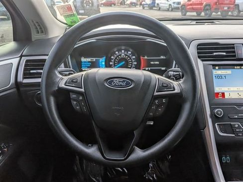 Used 2019 Ford Fusion SE image 18