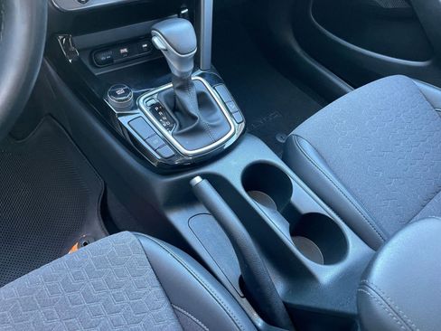 Used 2025 Kia Seltos S image 40