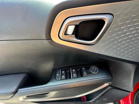 Used 2023 Kia Soul LX w/ Option Group 015 FWD image 18
