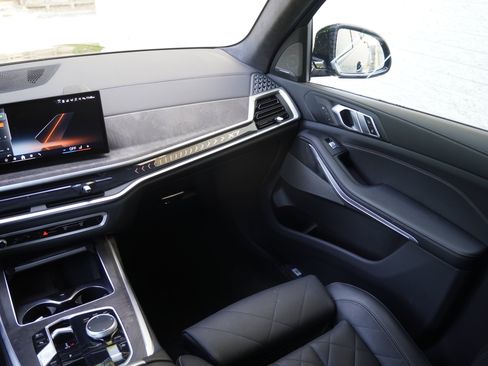 Used 2024 BMW X7 xDrive40i w/ M Sport Package AWD/4WD image 26