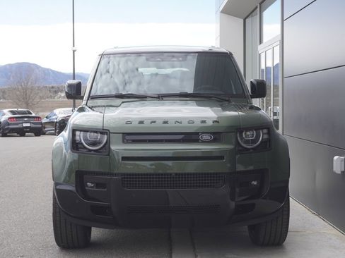 New 2026 Land Rover Defender 130 X-Dynamic SE image 5