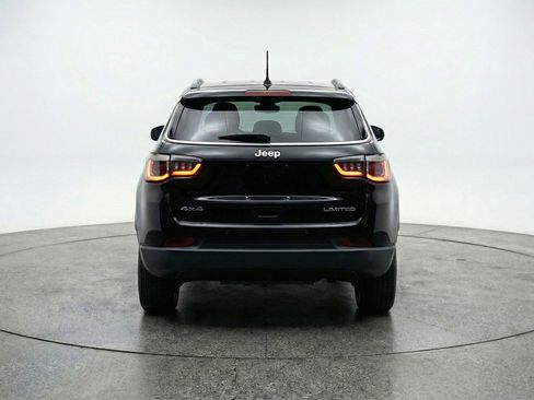 Used 2025 Jeep Compass Latitude AWD/4WD image 7