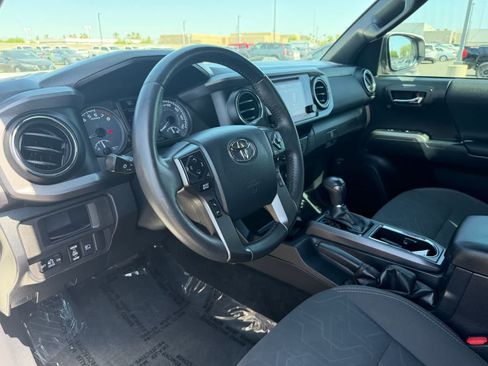 Used 2018 Toyota Tacoma TRD Off-Road w/ Technology Package AWD/4WD image 2