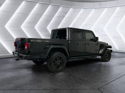 Used 2022 Jeep Gladiator Willys AWD/4WD image 4