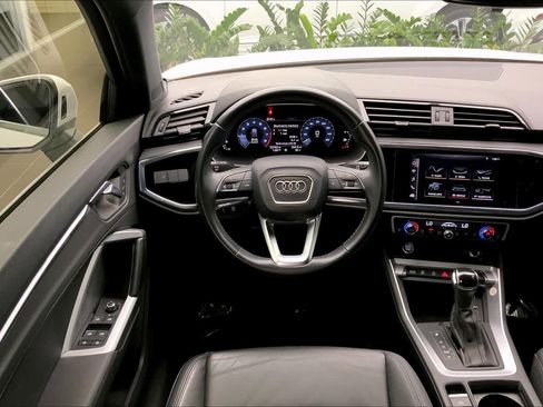 Used 2020 Audi Q3 2.0T Premium w/ Convenience Package image 6
