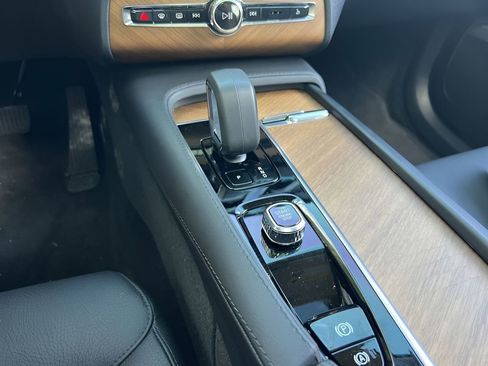 Used 2024 Volvo XC90 B5 Plus image 19