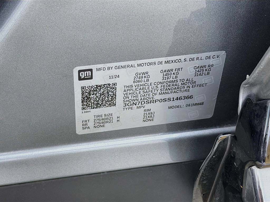 Used 2025 Chevrolet Equinox EV RS FWD image 42