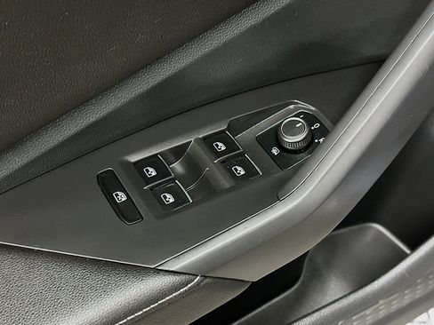 Used 2024 Volkswagen Jetta SE FWD image 15