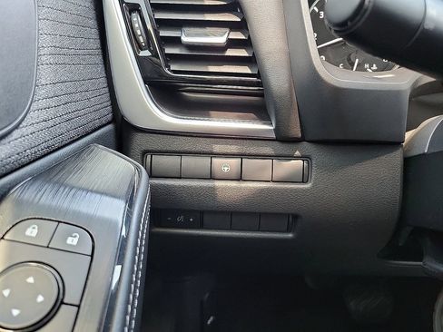 Used 2022 Nissan Rogue SV FWD image 13