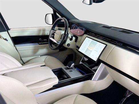 Used 2025 Land Rover Range Rover Autobiography image 34