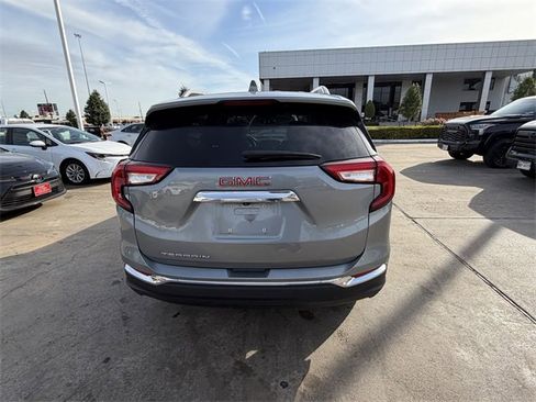 Used 2023 GMC Terrain SLT image 5