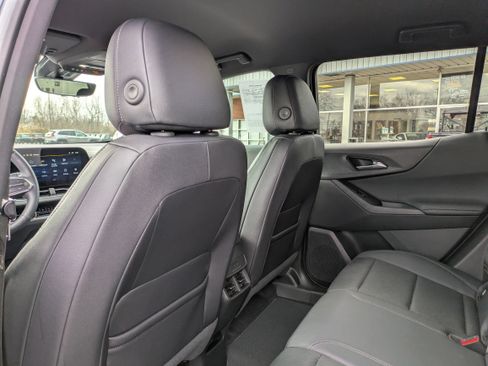 Used 2025 Chevrolet Equinox LT w/ Convenience Package II image 10