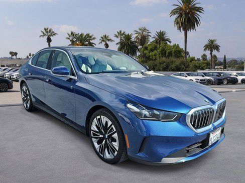 Used 2024 BMW 530i w/ Premium Package image 3