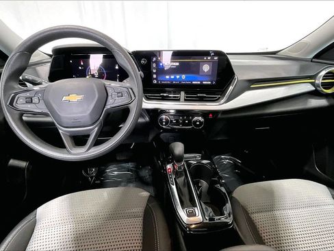 Used 2025 Chevrolet Trax LT FWD image 15