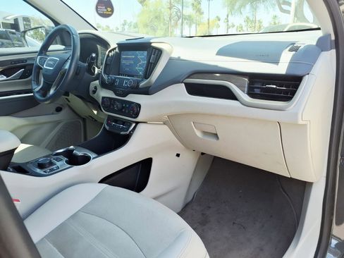 Used 2022 GMC Terrain Denali w/ Denali Premium Package AWD/4WD image 11