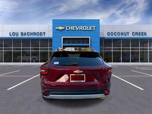 Used 2024 Chevrolet Trax LT image 7