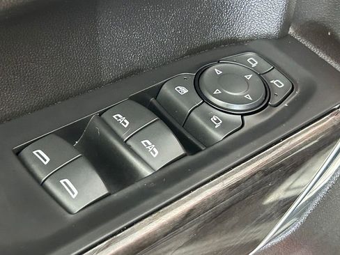 Used 2021 Chevrolet Silverado 1500 LTZ AWD/4WD image 35