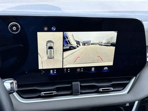 Used 2025 Chevrolet Equinox LT w/ Convenience Package II image 17