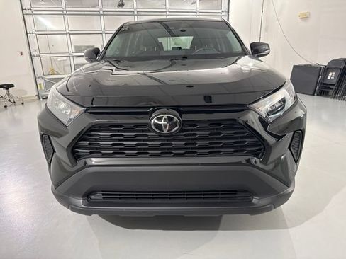 Used 2022 Toyota RAV4 LE AWD/4WD image 2