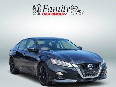 Used 2020 Nissan Altima 2.0 Platinum FWD image 2