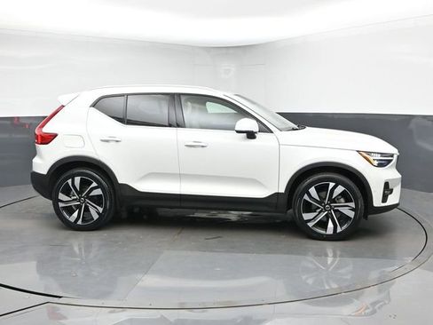 Used 2024 Volvo XC40 B5 Plus w/ Protection Package Premier AWD/4WD image 7