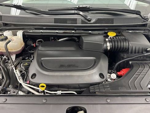 Used 2024 Chrysler Pacifica Touring-L FWD image 41