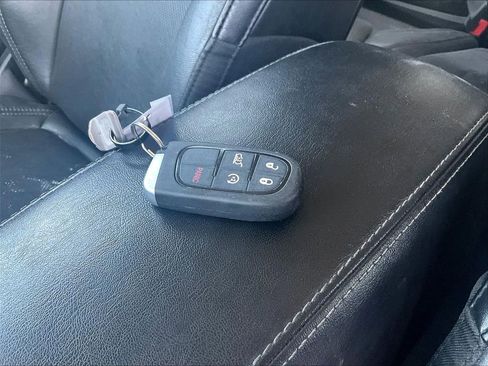 Used 2021 Jeep Cherokee Limited image 9