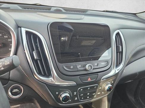 Used 2021 Chevrolet Equinox Premier image 17